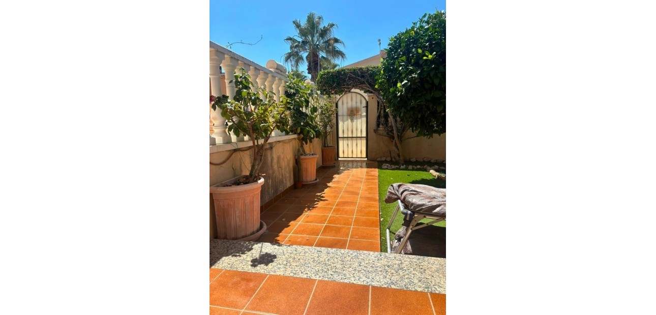 Sale - Bungalow -
Orihuela Costa - Lomas de Cabo Roig