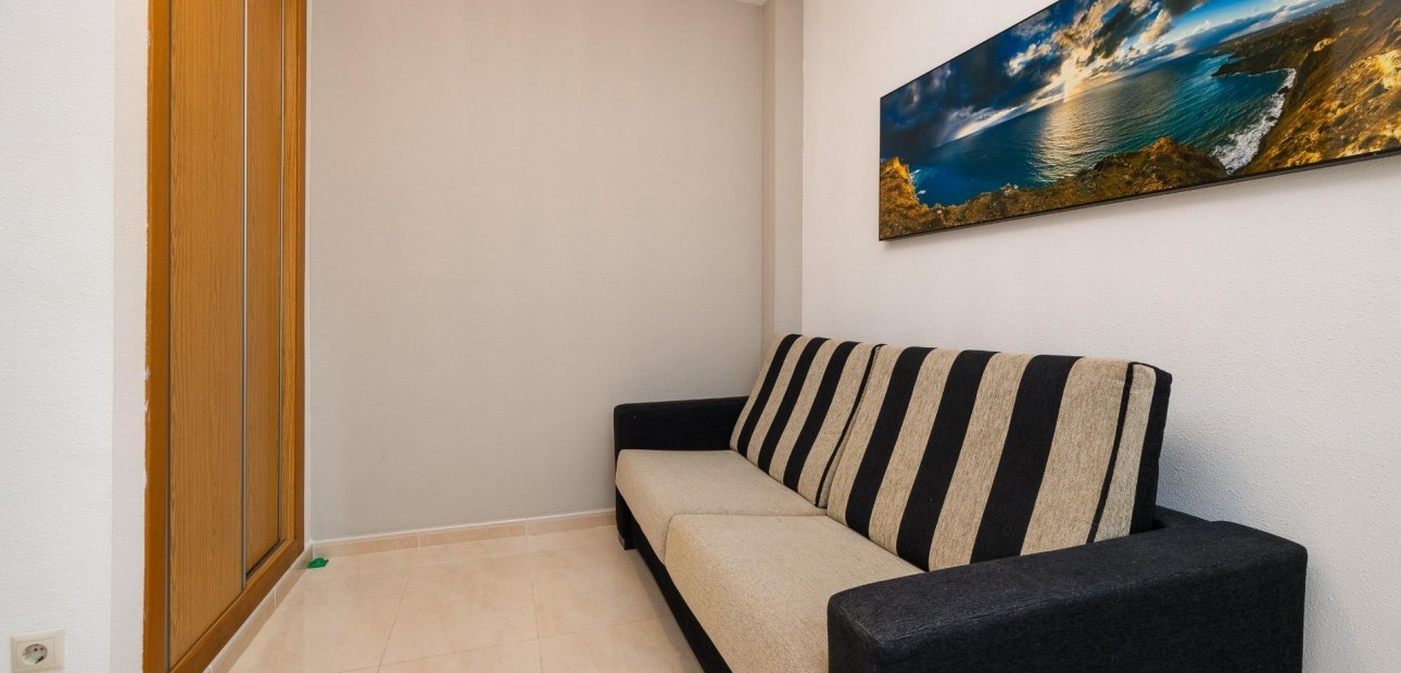Sale - Apartment / flat -
Torrevieja - Estacion de autobuses