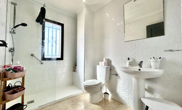 Sale - Apartment / flat -
Orihuela Costa - PAU 26