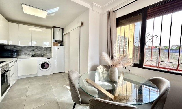 Sale - Apartment / flat -
Orihuela Costa - PAU 26