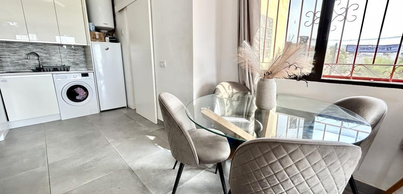 Sale - Apartment / flat -
Orihuela Costa - PAU 26
