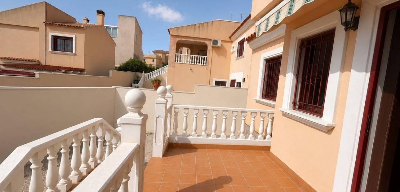 Sale - Apartment / flat -
Orihuela Costa - PAU 26