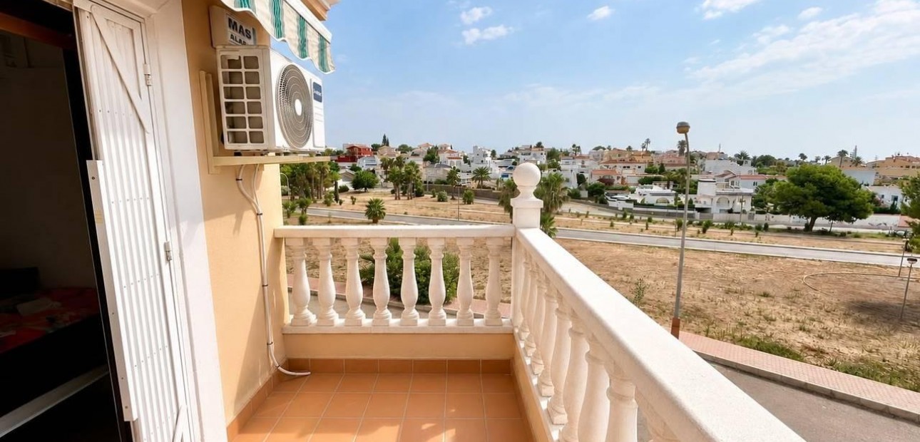 Sale - Apartment / flat -
Orihuela Costa - PAU 26