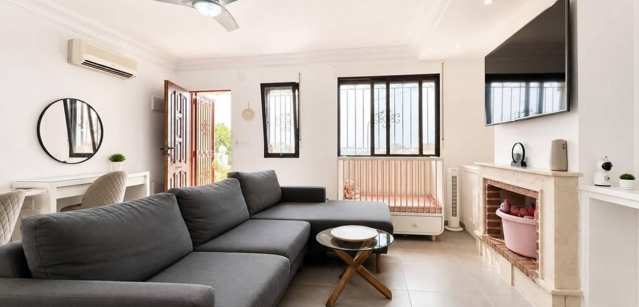 Sale - Apartment / flat -
Orihuela Costa - PAU 26
