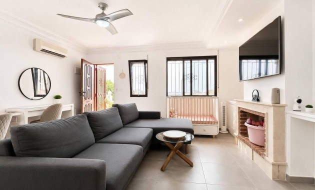Sale - Apartment / flat -
Orihuela Costa - PAU 26