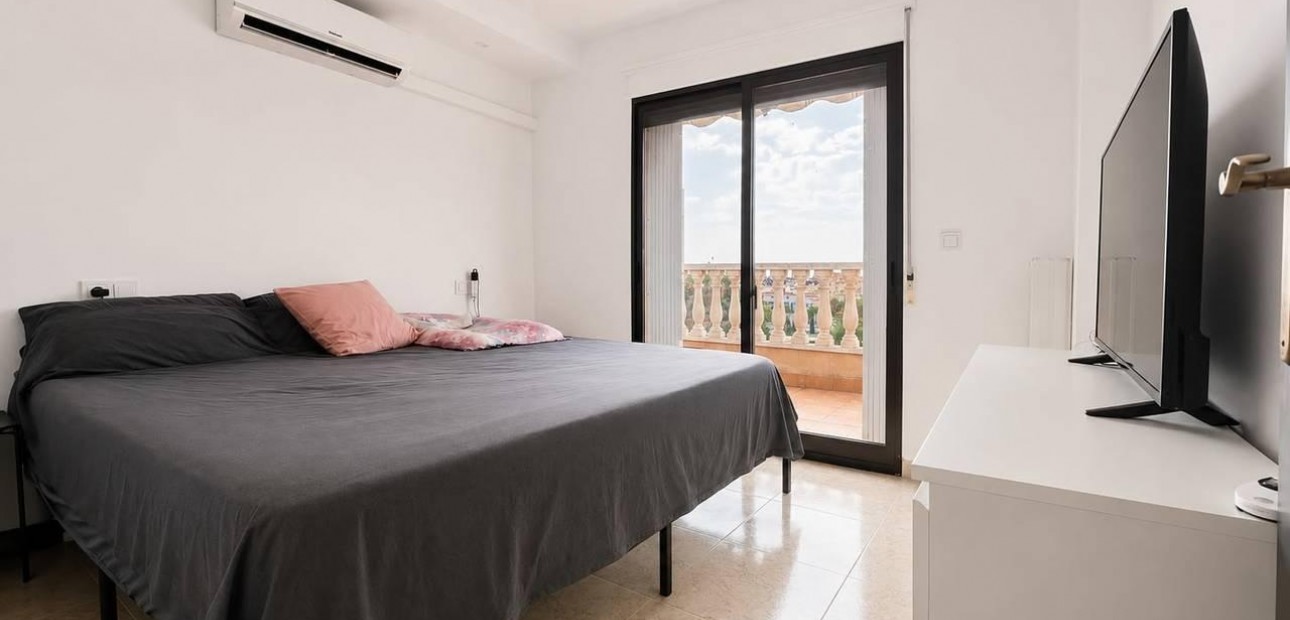 Sale - Apartment / flat -
Orihuela Costa - PAU 26