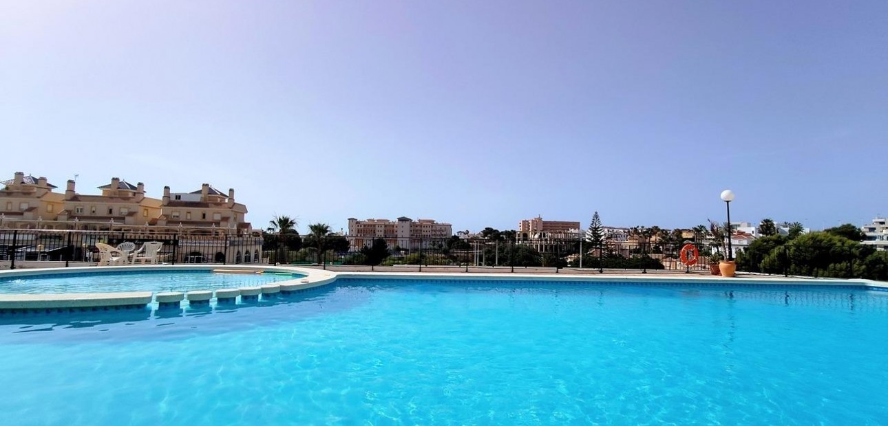 Sale - Apartment / flat -
Orihuela Costa - Las Ramblas