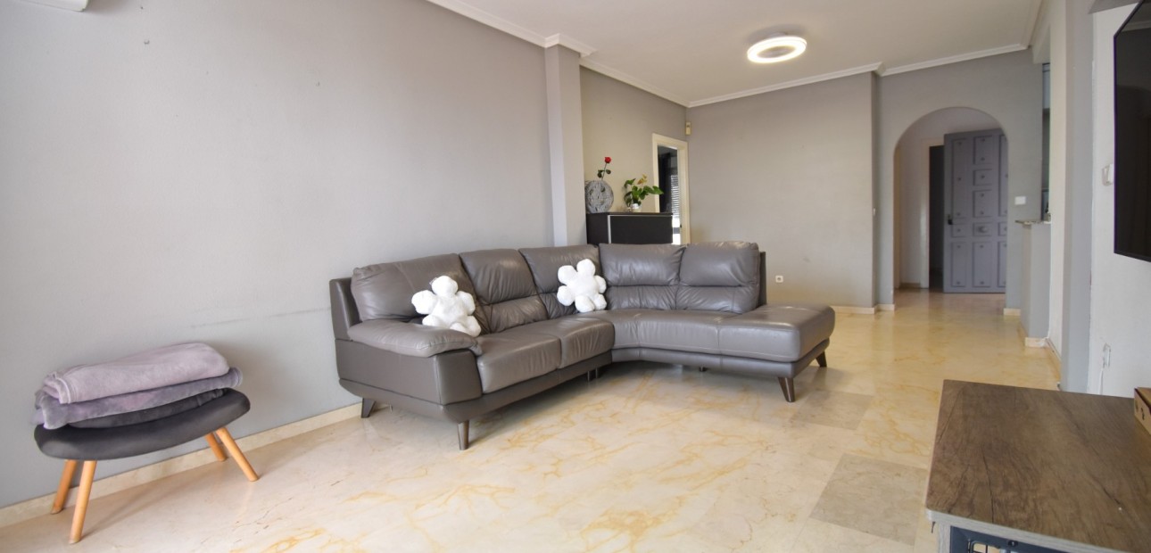 Sale - Apartment / flat -
Orihuela Costa - Villamartin