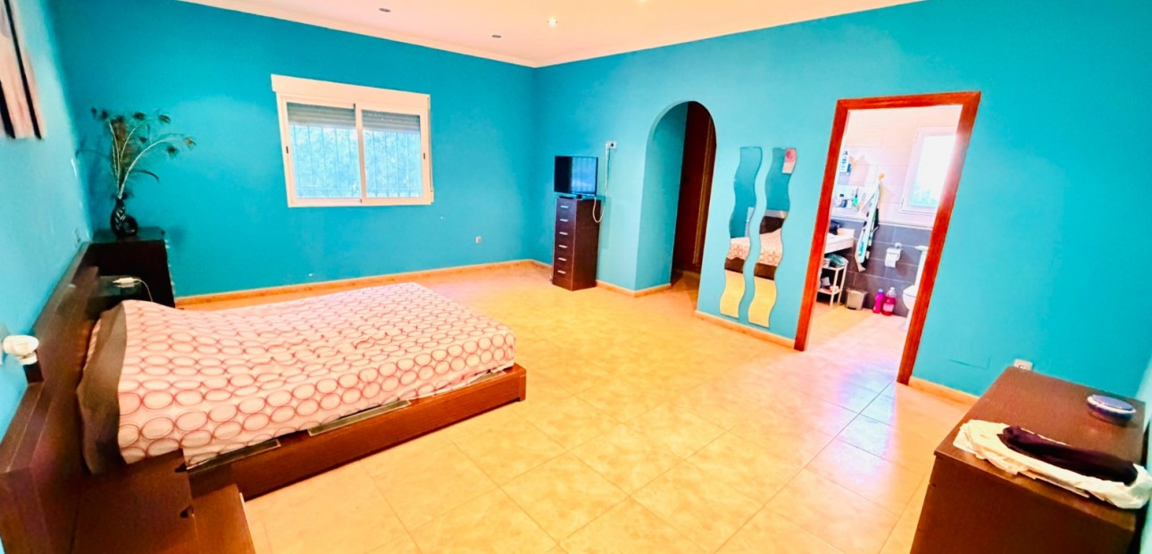 Sale - Finca - Country Property -
Catral