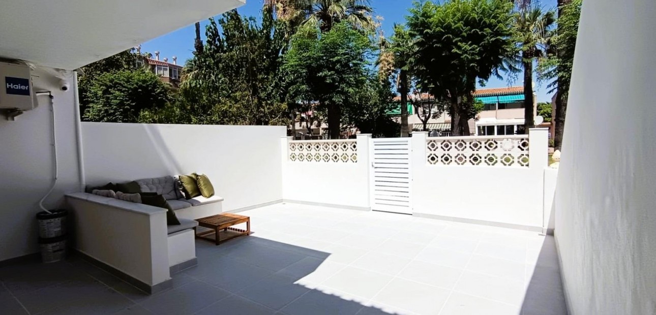 Sale - Bungalow -
Orihuela Costa - La Regia