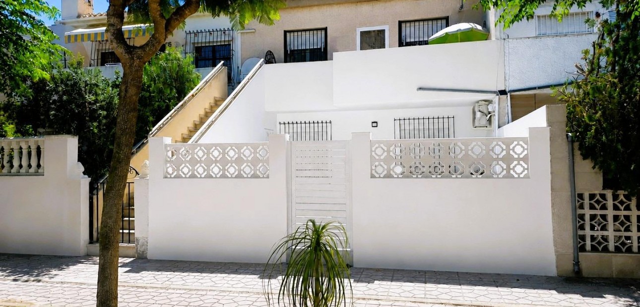 Sale - Bungalow -
Orihuela Costa - La Regia