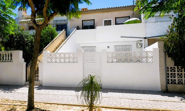 Sale - Bungalow -
Orihuela Costa - La Regia