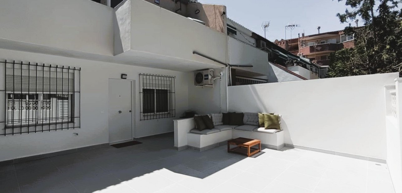 Sale - Bungalow -
Orihuela Costa - La Regia