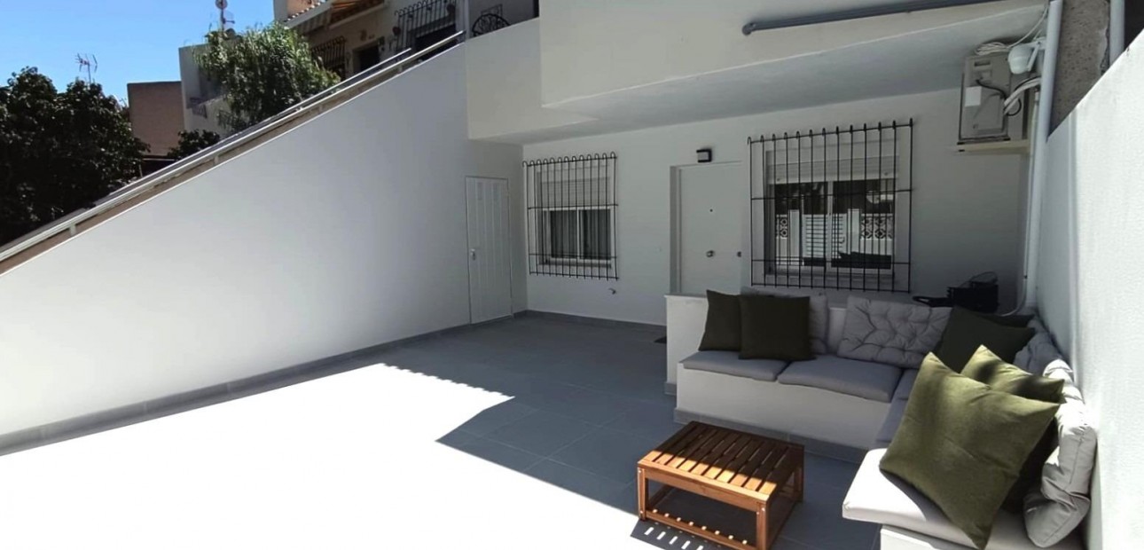 Sale - Bungalow -
Orihuela Costa - La Regia