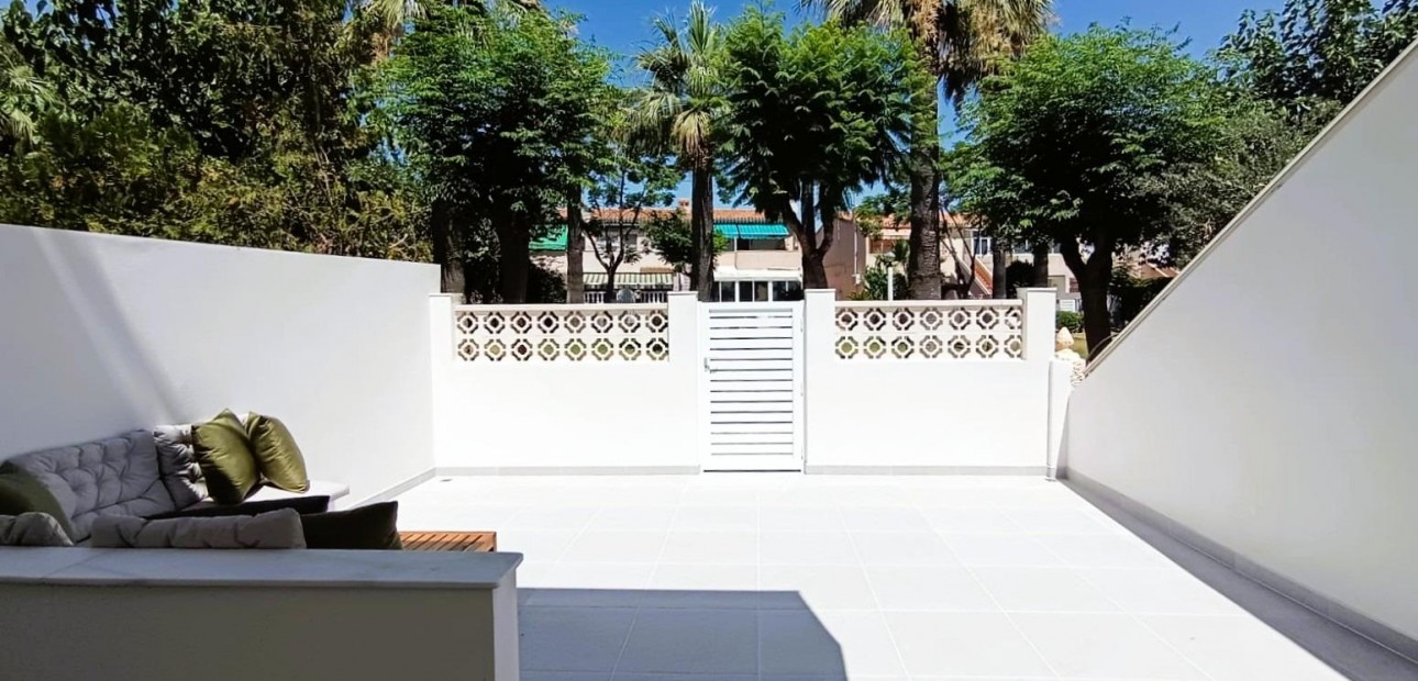 Sale - Bungalow -
Orihuela Costa - La Regia