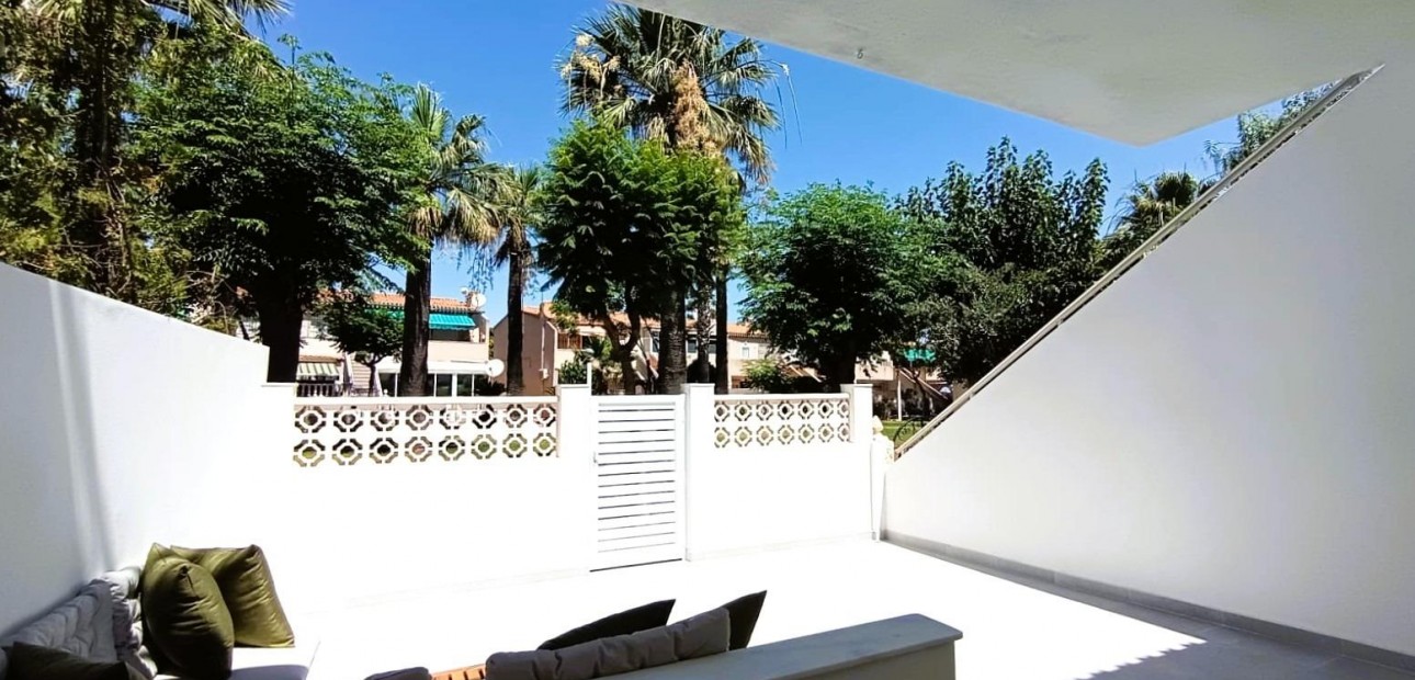 Sale - Bungalow -
Orihuela Costa - La Regia