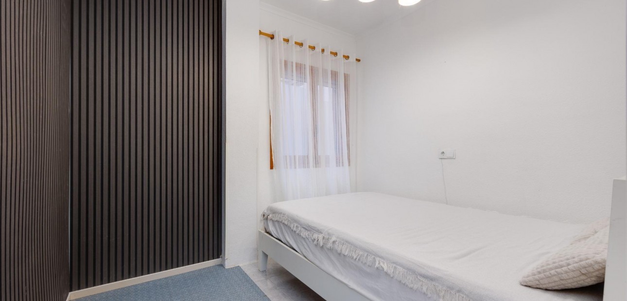 Sale - Apartment / flat -
Torrevieja - Estacion de autobuses