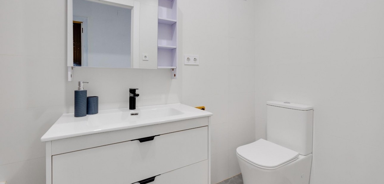 Sale - Apartment / flat -
Torrevieja - Estacion de autobuses