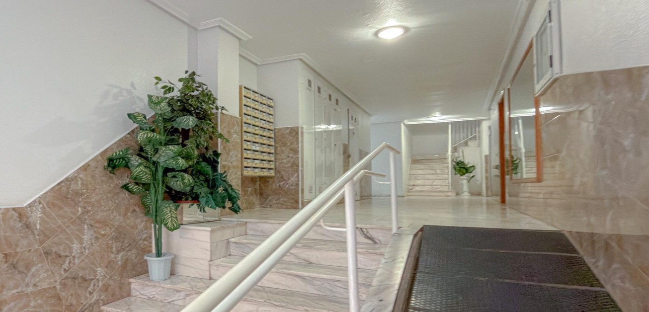 Sale - Apartment / flat -
Torrevieja - torrevieja