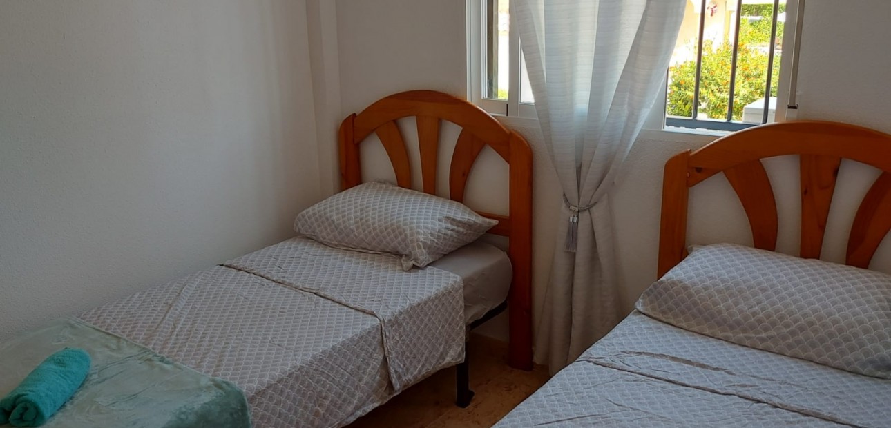 Sale - Apartment / flat -
Orihuela Costa - Playa Flamenca