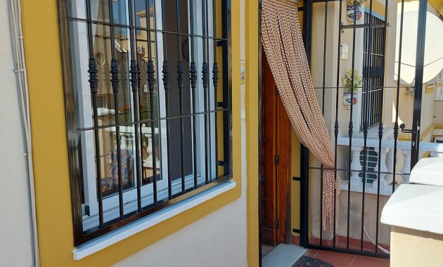 Sale - Apartment / flat -
Orihuela Costa - Playa Flamenca