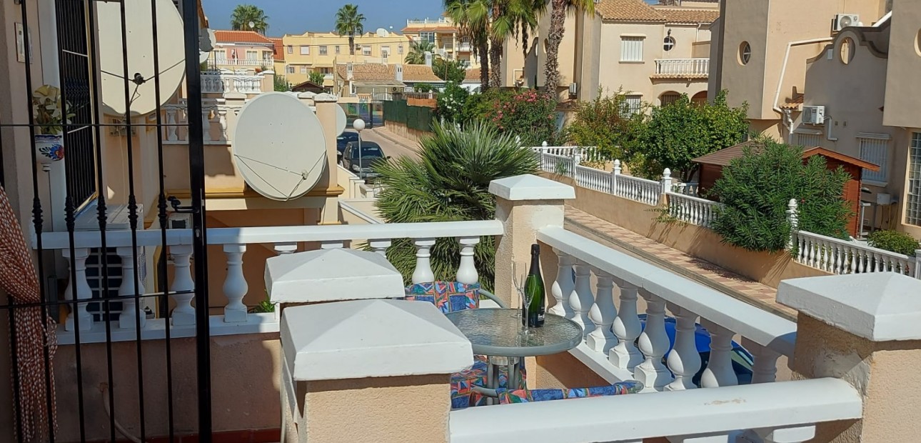Sale - Apartment / flat -
Orihuela Costa - Playa Flamenca