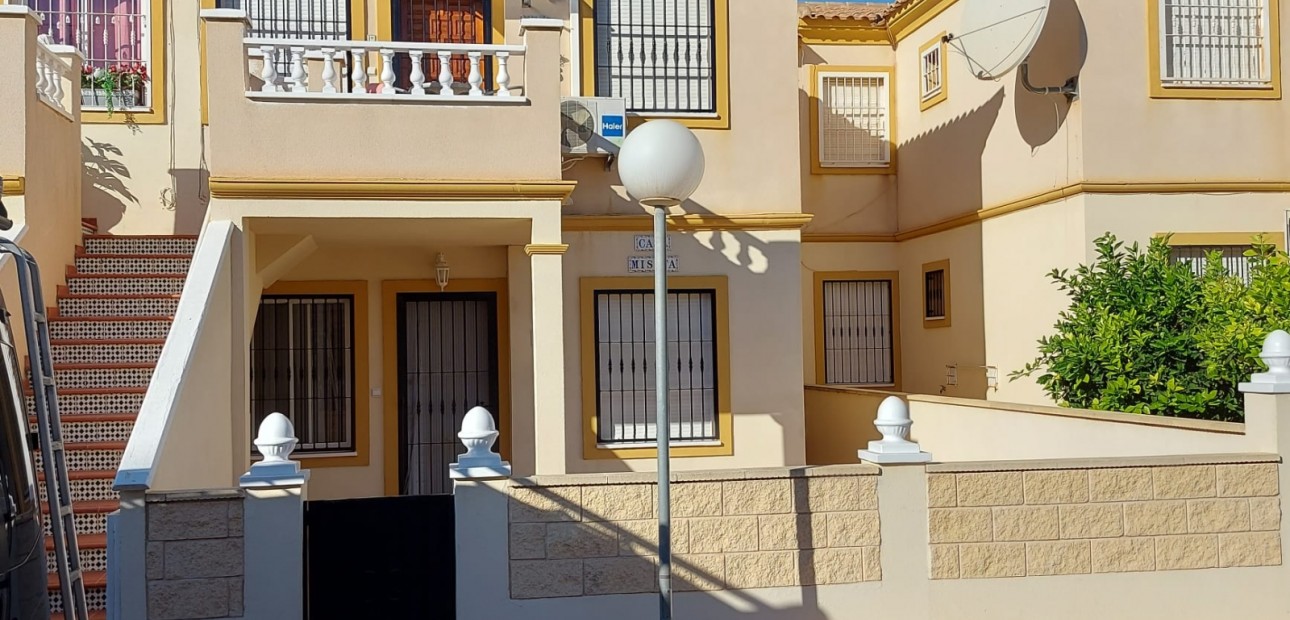 Sale - Apartment / flat -
Orihuela Costa - Playa Flamenca