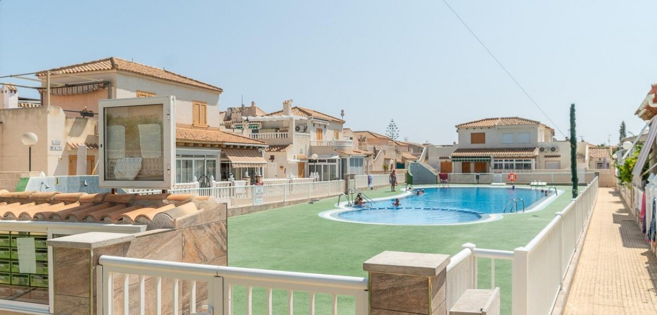 Sale - Villa -
Orihuela Costa - Playa Flamenca