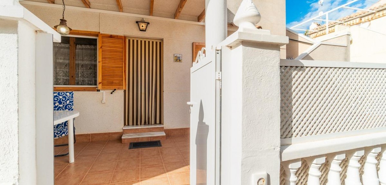 Sale - Villa -
Orihuela Costa - Playa Flamenca