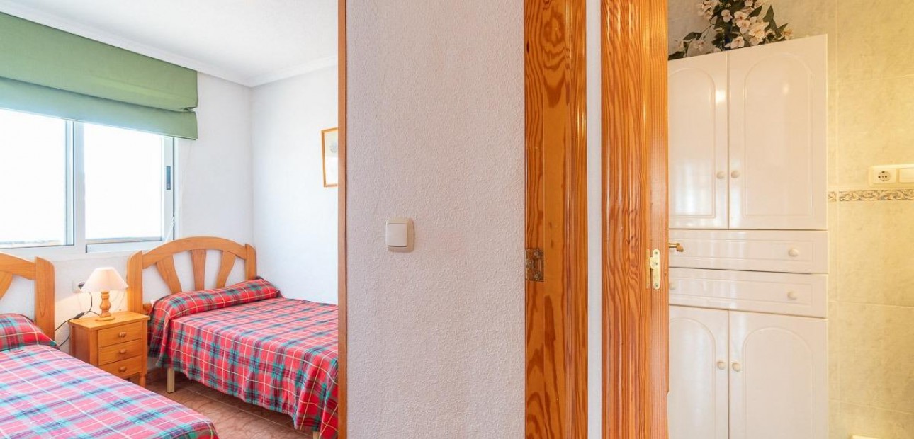 Sale - Villa -
Orihuela Costa - Playa Flamenca