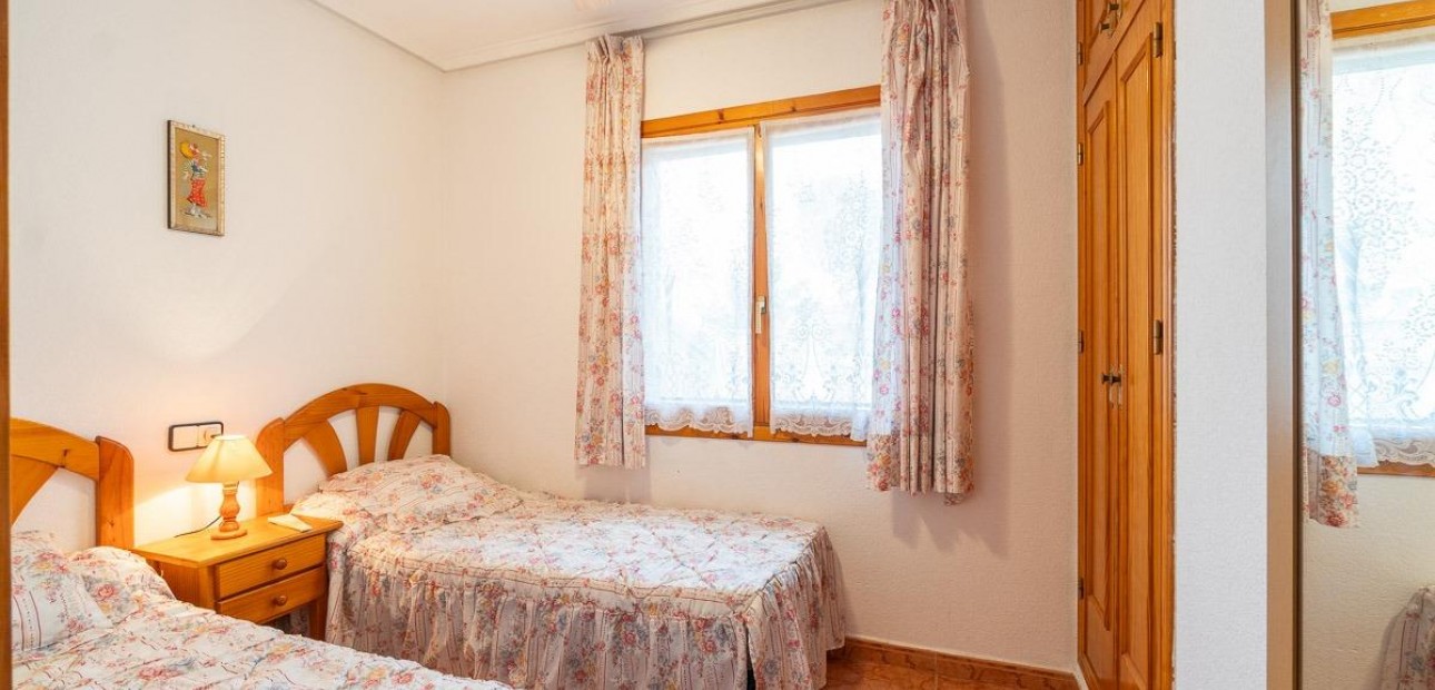Sale - Villa -
Orihuela Costa - Playa Flamenca