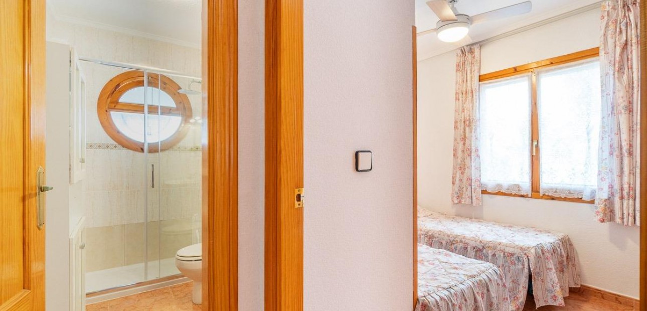 Sale - Villa -
Orihuela Costa - Playa Flamenca
