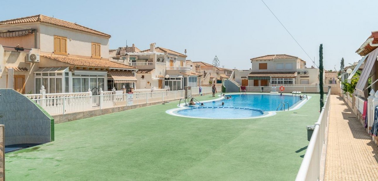 Sale - Villa -
Orihuela Costa - Playa Flamenca