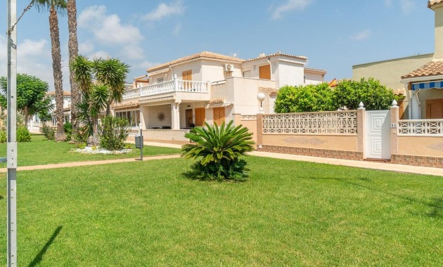 Sale - Villa -
Orihuela Costa - Playa Flamenca