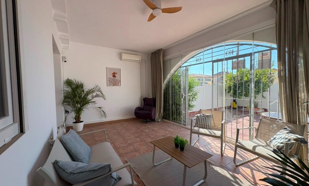 Sale - Terraced house -
Orihuela Costa - La Chismosa
