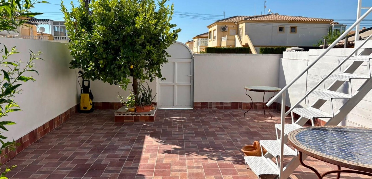 Sale - Terraced house -
Orihuela Costa - La Chismosa