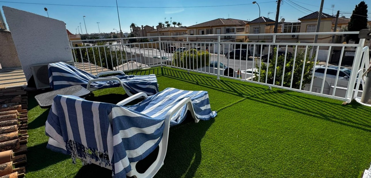 Sale - Terraced house -
Orihuela Costa - La Chismosa