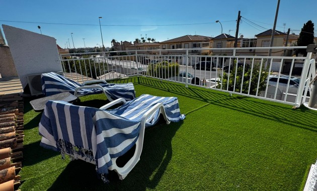 Sale - Terraced house -
Orihuela Costa - La Chismosa