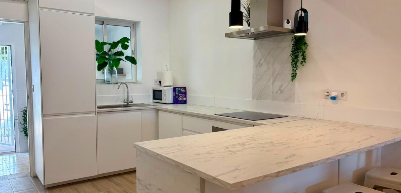 Sale - Terraced house -
Orihuela Costa - La Chismosa
