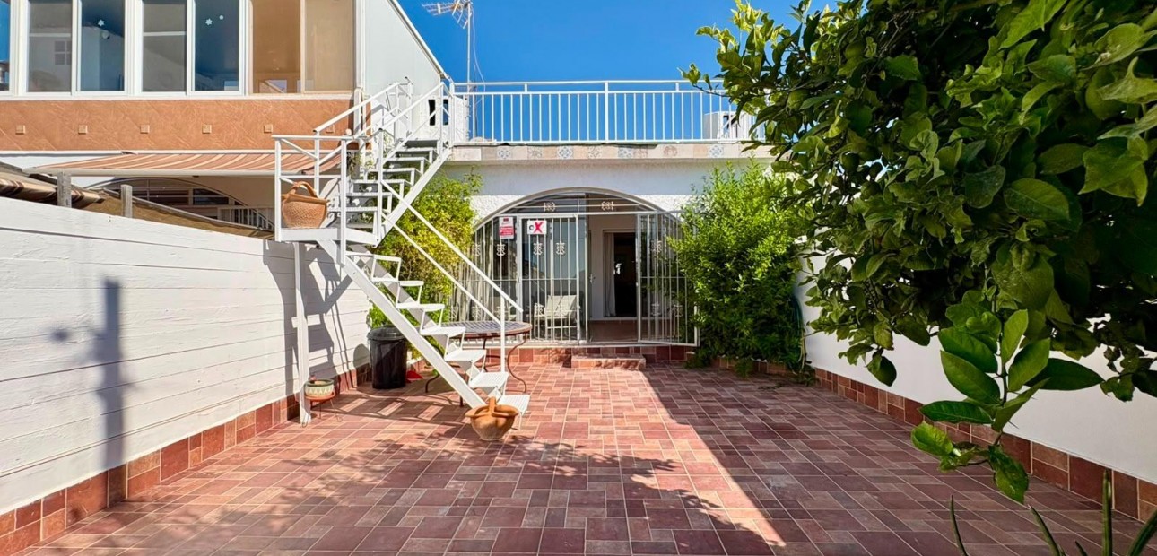 Sale - Terraced house -
Orihuela Costa - La Chismosa