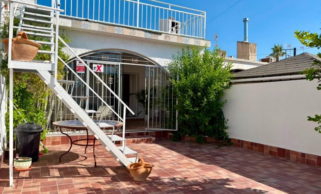 Sale - Terraced house -
Orihuela Costa - La Chismosa