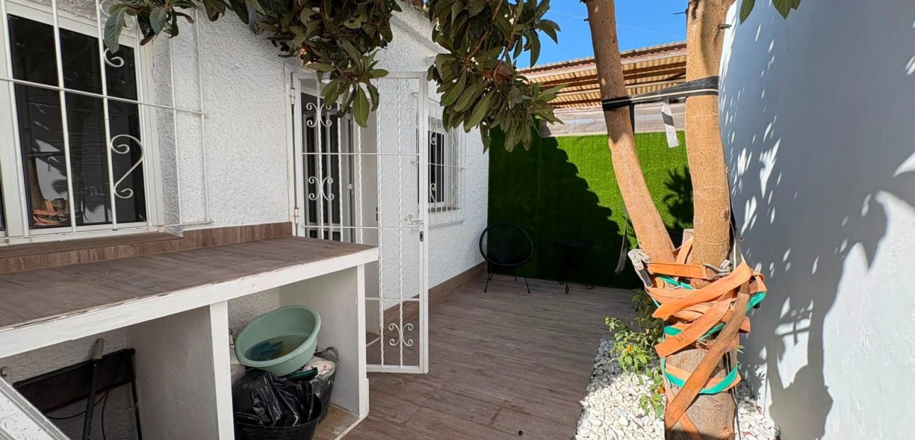 Sale - Terraced house -
Orihuela Costa - La Chismosa