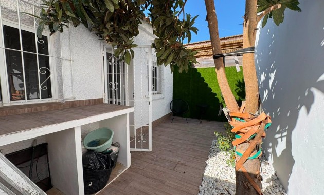 Sale - Terraced house -
Orihuela Costa - La Chismosa