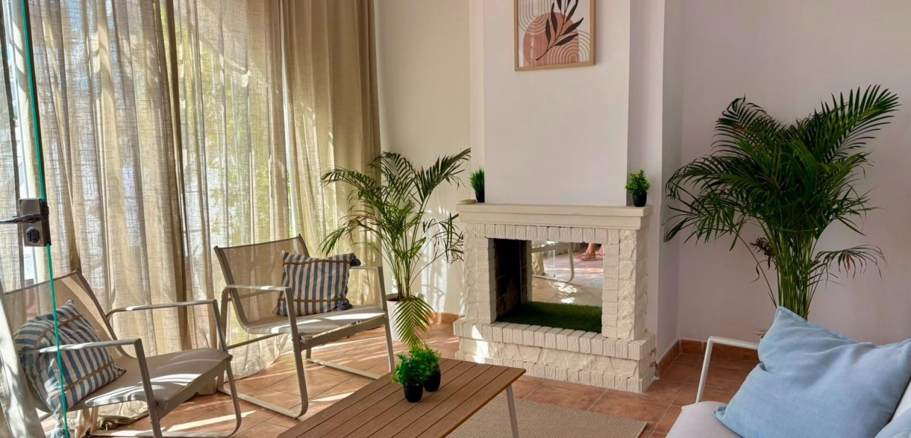 Sale - Terraced house -
Orihuela Costa - La Chismosa