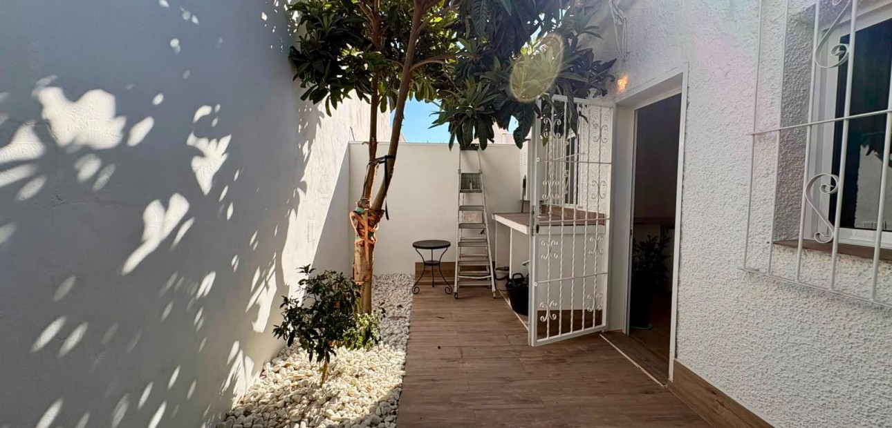 Sale - Terraced house -
Orihuela Costa - La Chismosa