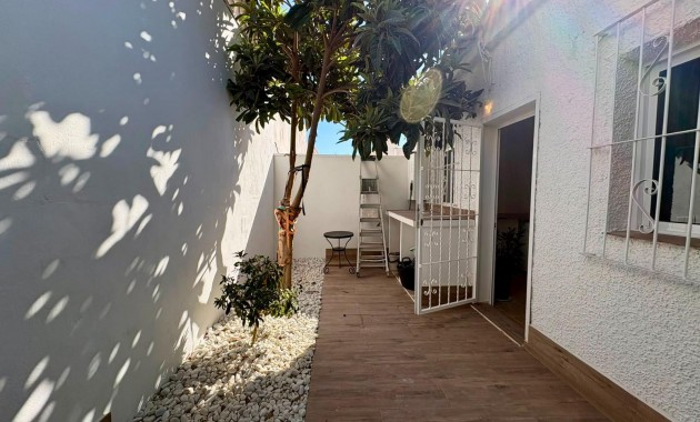 Sale - Terraced house -
Orihuela Costa - La Chismosa
