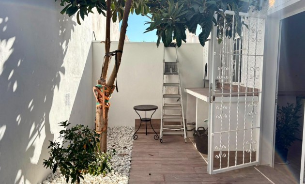 Sale - Terraced house -
Orihuela Costa - La Chismosa