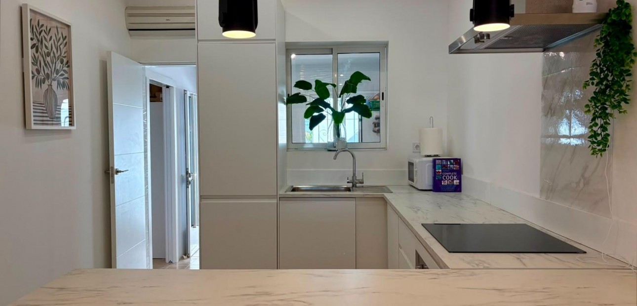 Sale - Terraced house -
Orihuela Costa - La Chismosa