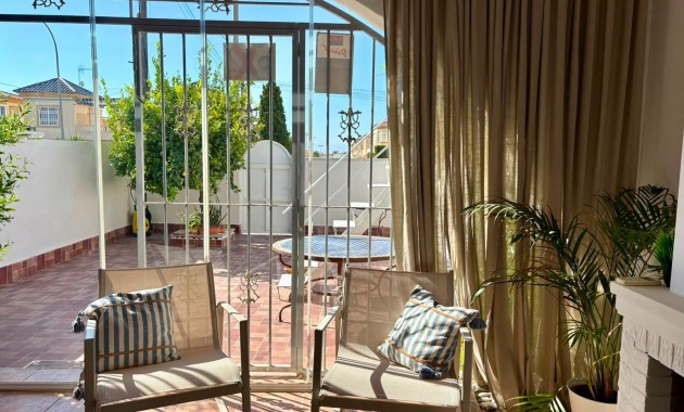 Sale - Terraced house -
Orihuela Costa - La Chismosa