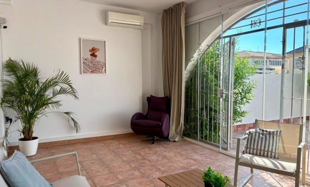 Sale - Terraced house -
Orihuela Costa - La Chismosa